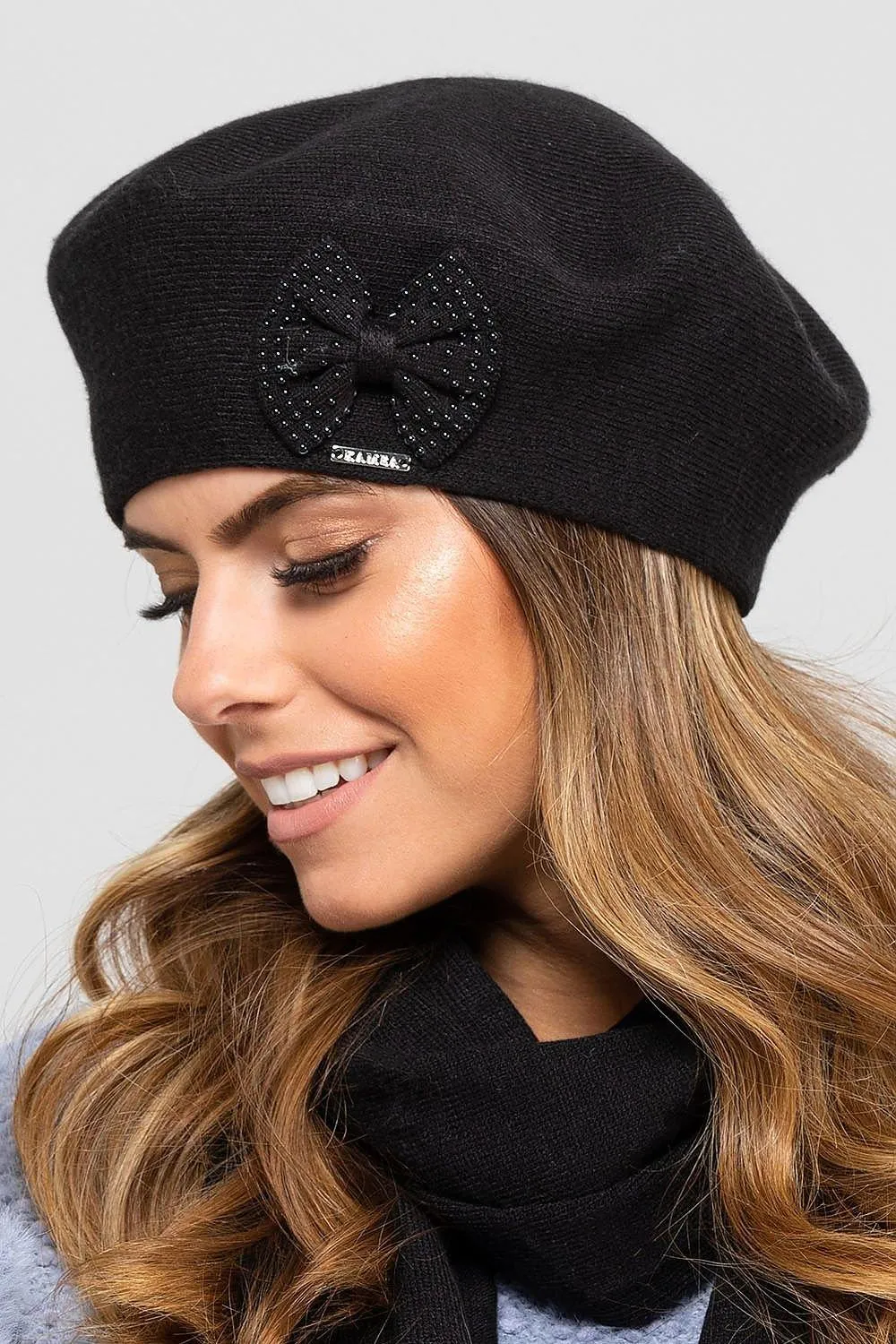 Chic Winter Bow Beret