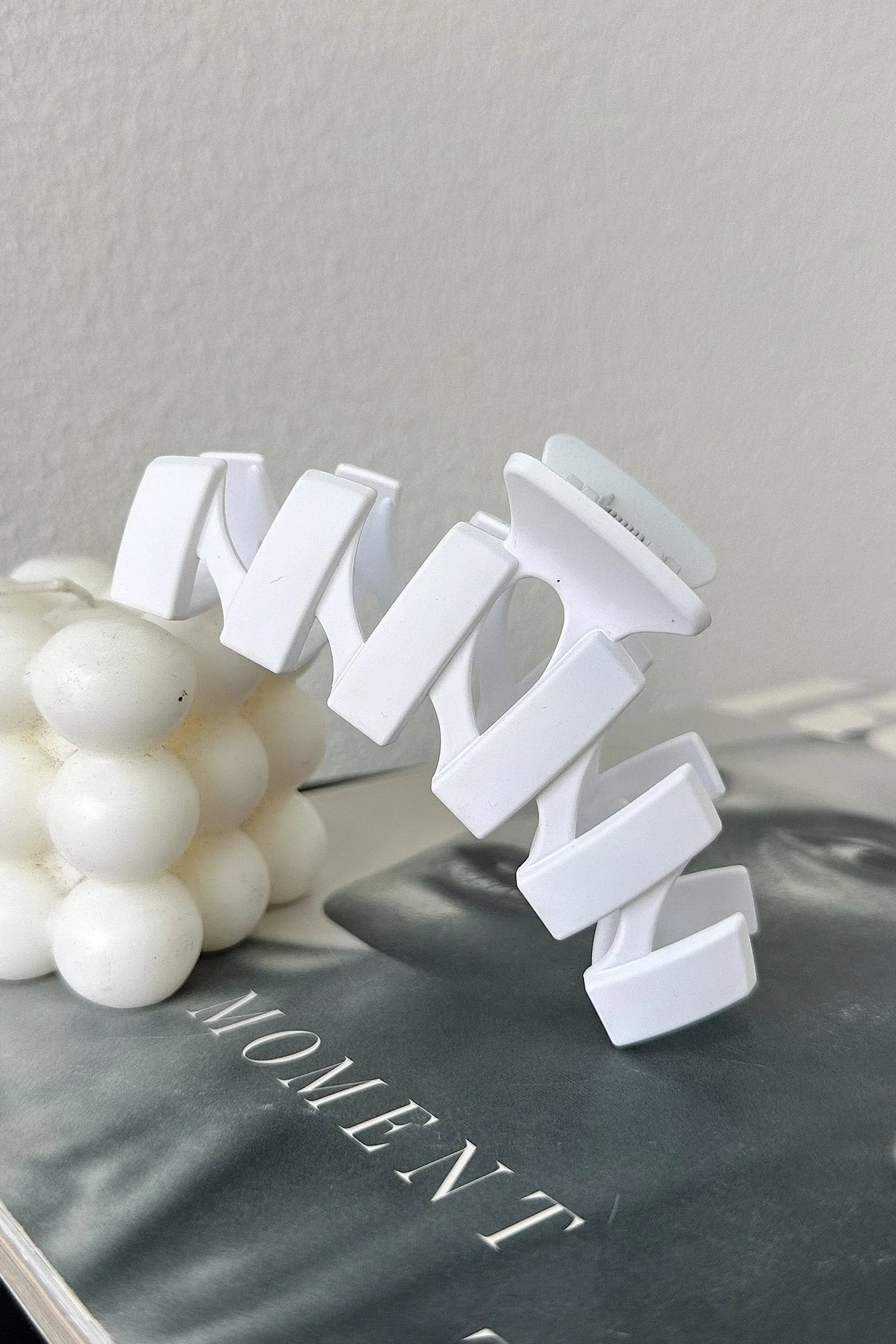Issy Claw Clip - White