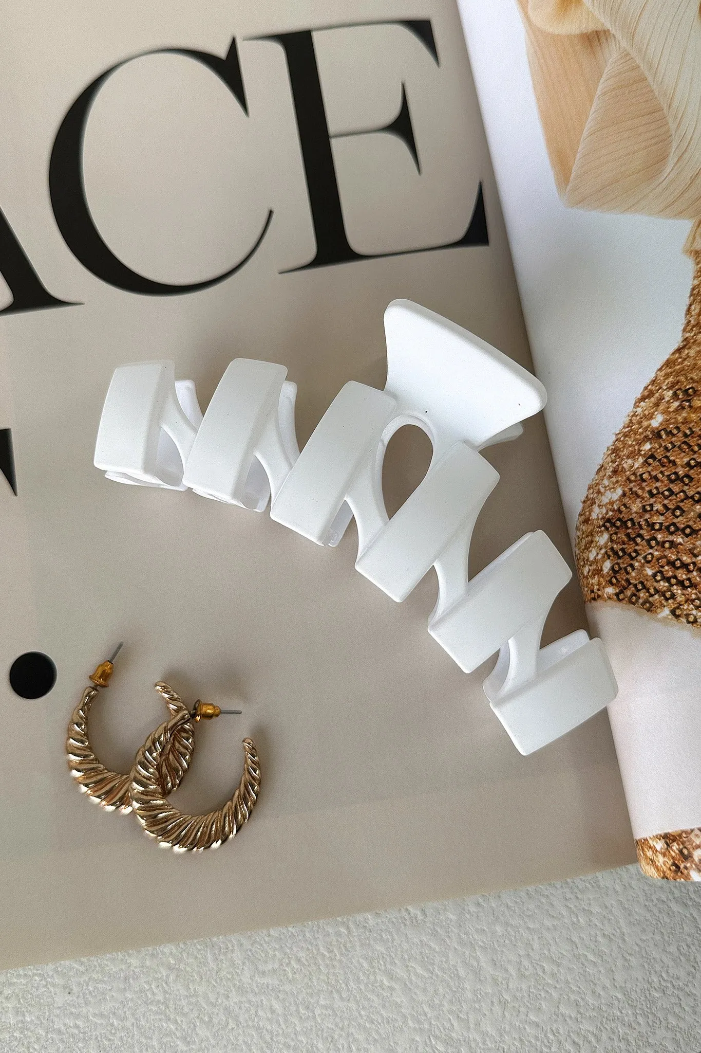 Issy Claw Clip - White