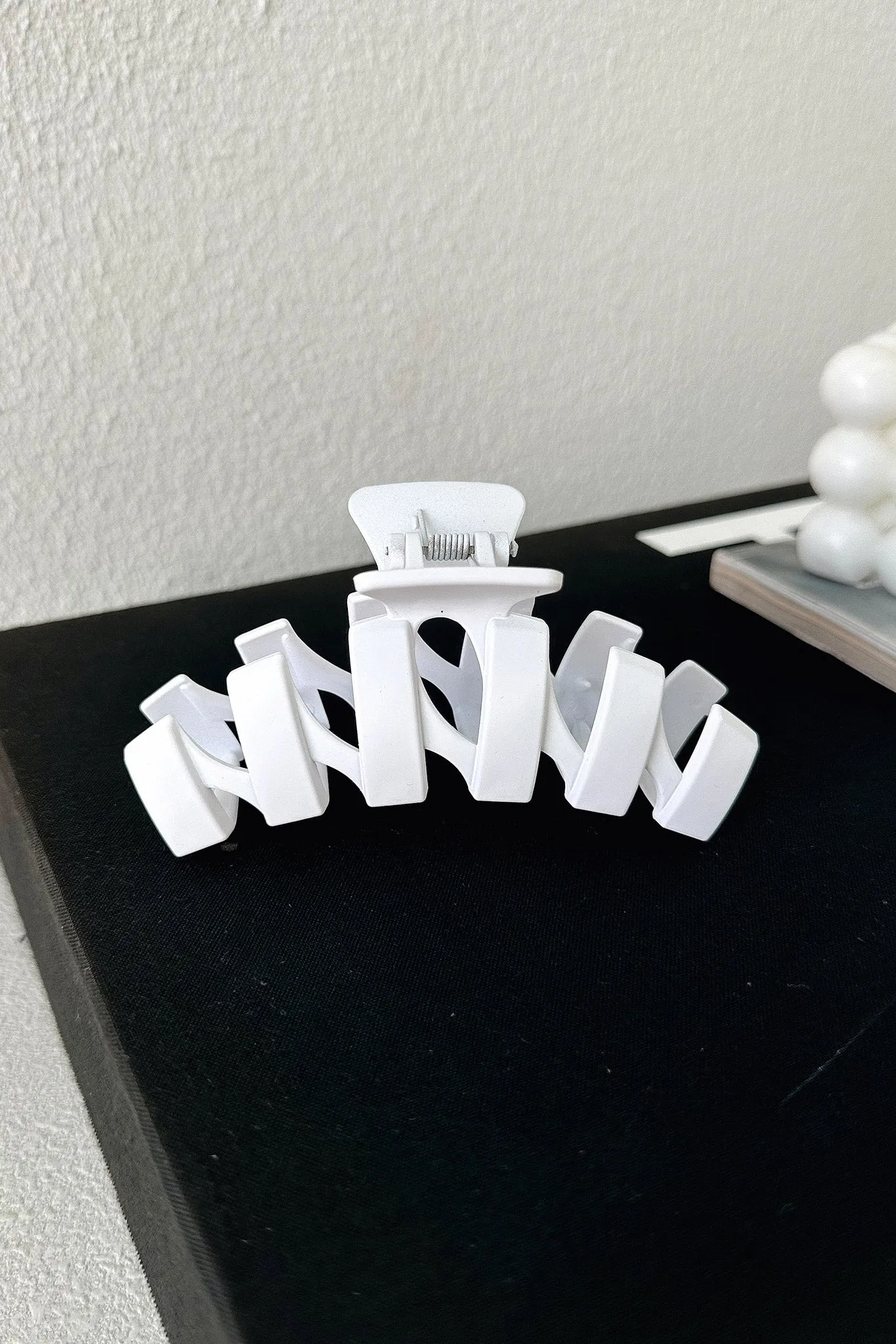 Issy Claw Clip - White