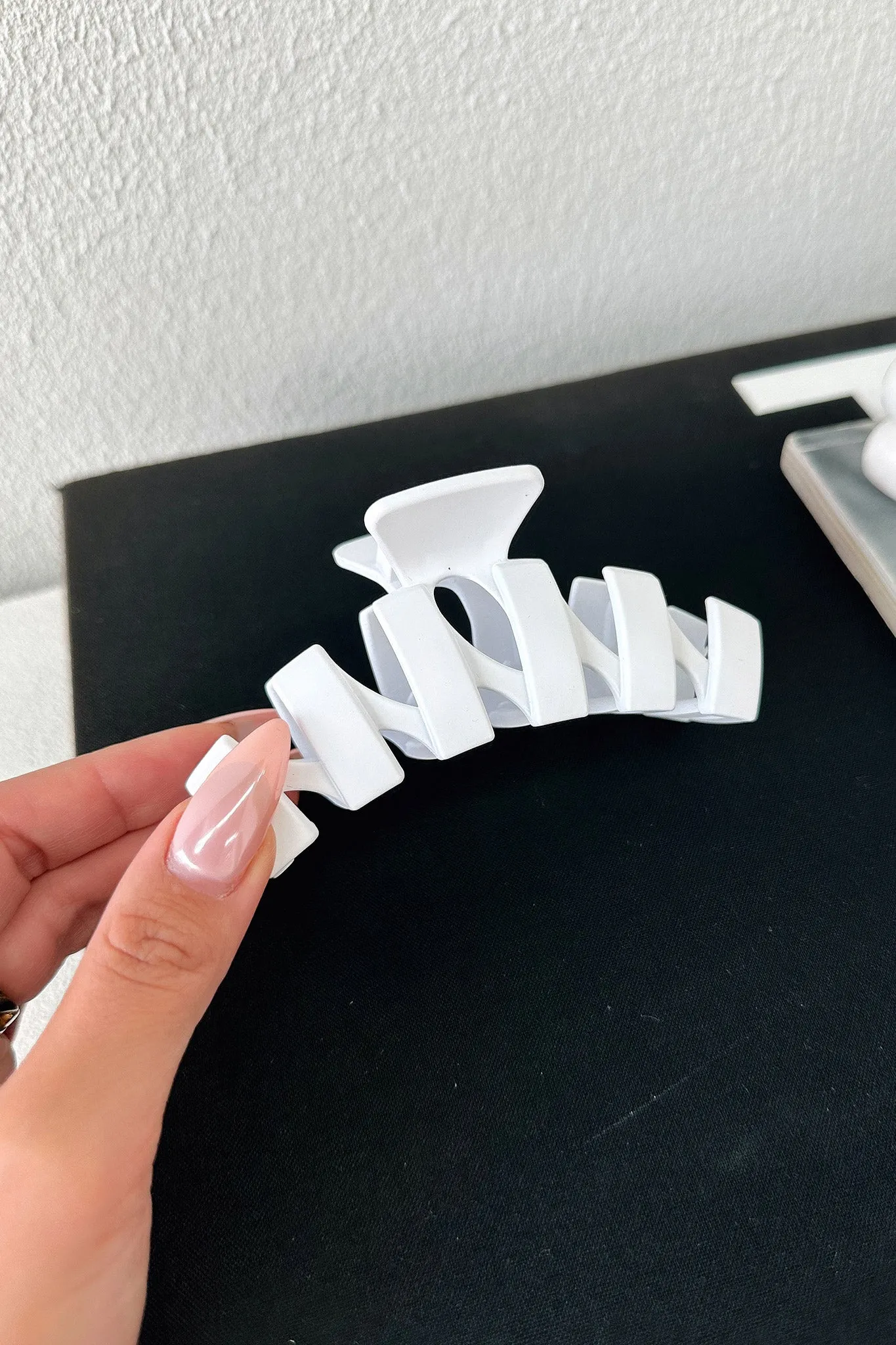 Issy Claw Clip - White